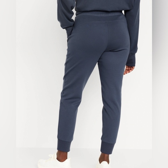 Old Navy High-Waisted Dynamic Fleece Jogger Sweatpants - Picture 4 of 4